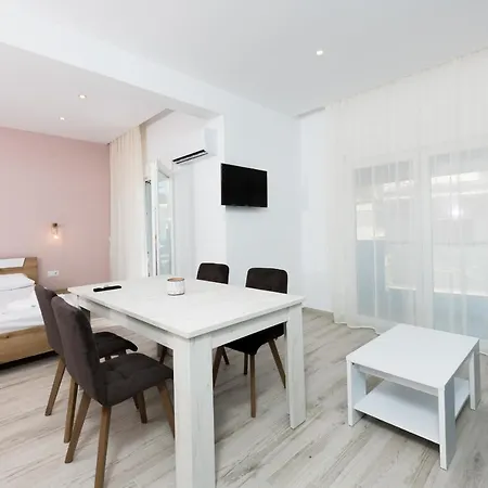 Apartman Diamanti Downtown Liménasz